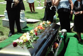 Some Etiquette to Keep in Mind While Attending A Funeral Service